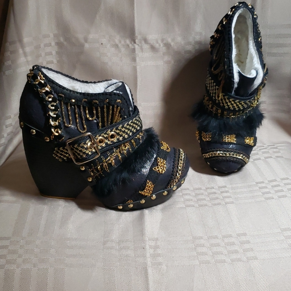 **RARE**NWOT Irregular Choice Parachuting Panda